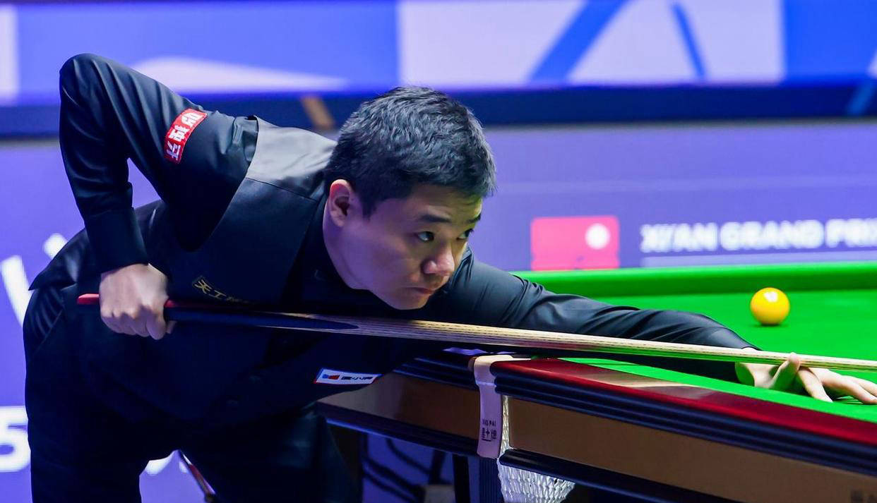 型赛事的八, 牌上